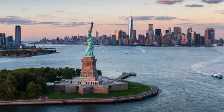 Dow Jones 30 (DJIA): Dow renews highs at the close, breaks above consolid…