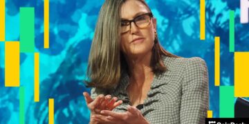 Ark Adds $9.1M in Circle and Bullish (BLSH) as Crypto Stocks Keep Sliding