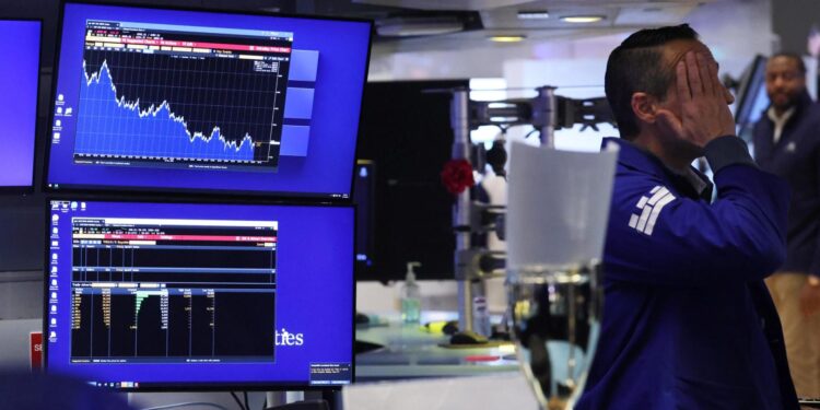 Why Bitcoin Is Underperforming Equities Despite Bullish Catalysts