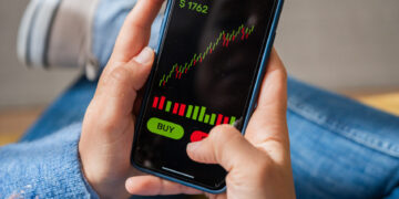 From Tweets to Trades: The Risks of Social Media in Investing